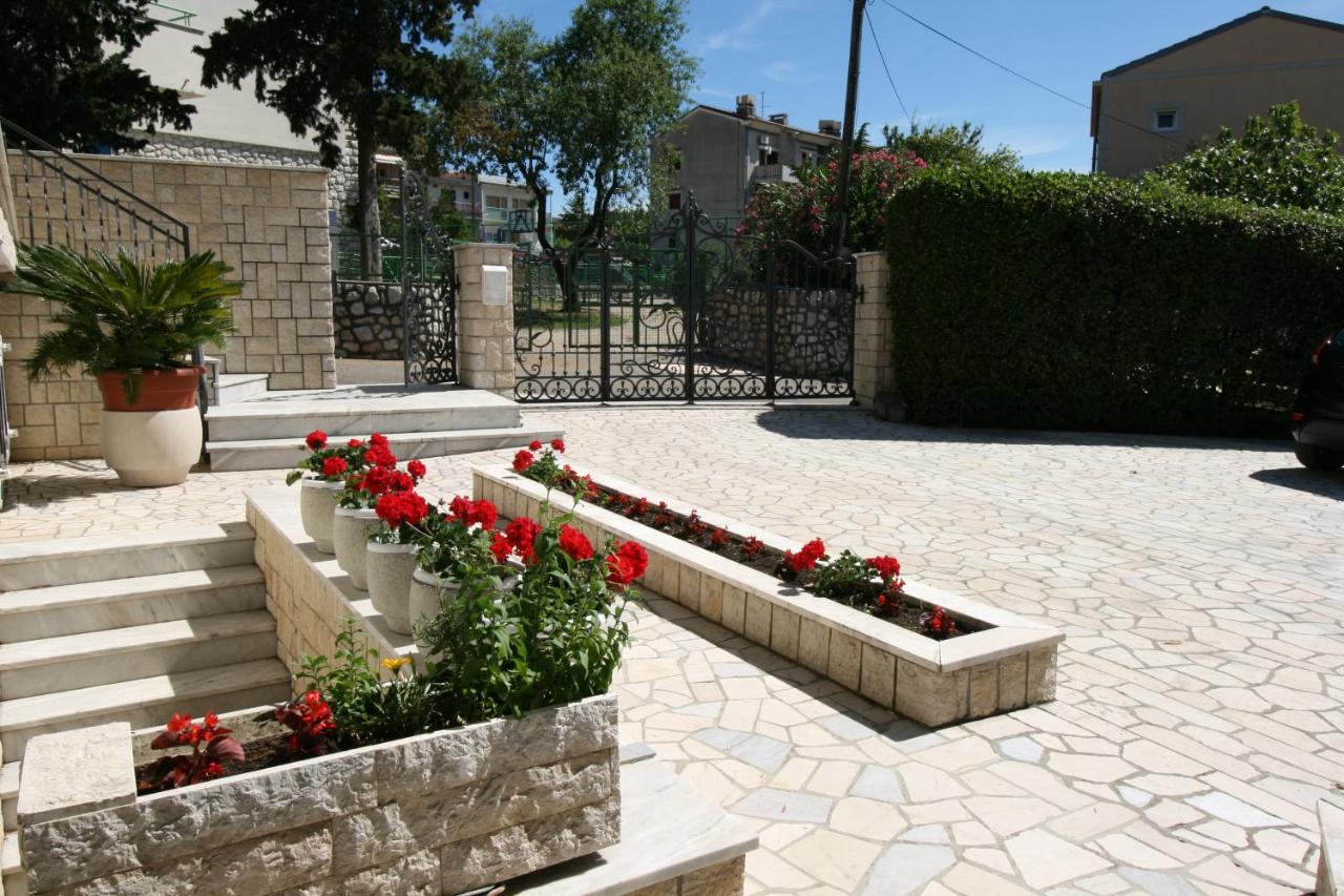 Apartments Lonzor I Selce Exterior photo